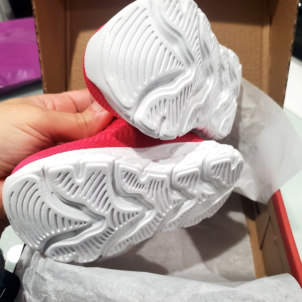 Kid's Lightweight Hot Pink Baby Knit Sneakers sz 19 - Picture 8 of 9